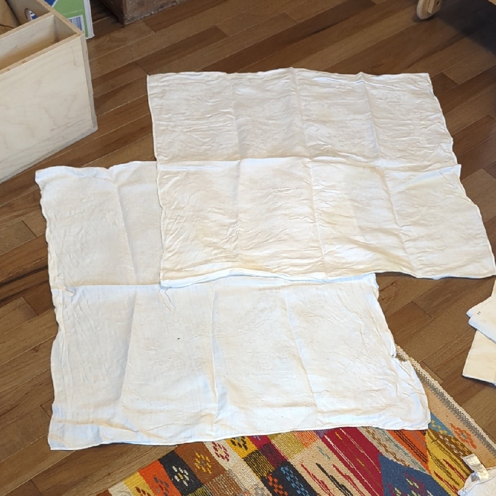 Lot Of 27 White Table Linens And Other White Fabrics - Picture 3 of 12